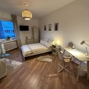 Apartment Mit Wohnkuche & Balkon, Düsseldorf