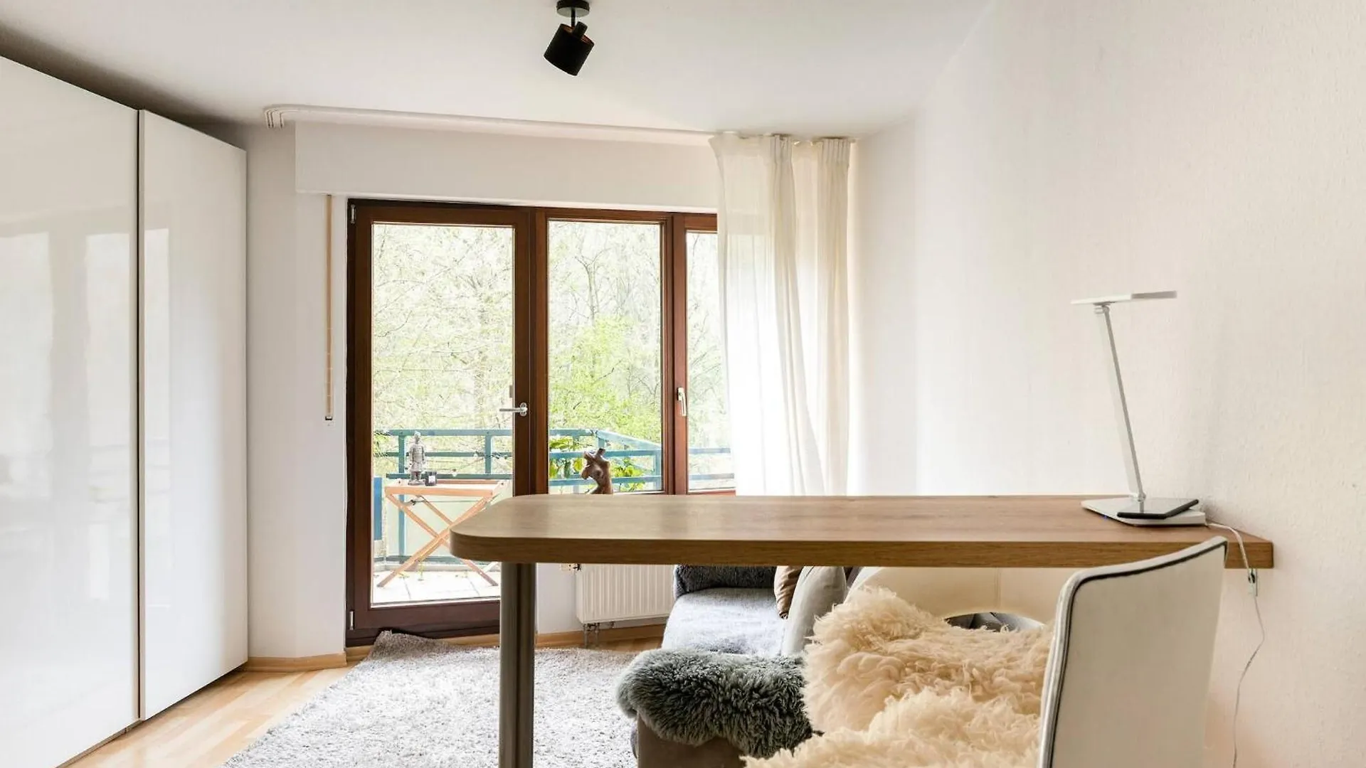 Elegant Studio Apartment In Dusseldorf Ludenberg
